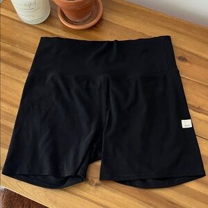 Vuori blissblend medium black bike shorts size medium